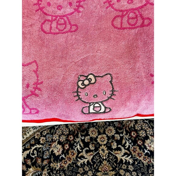 Hello Kitty Sanrio pink beach towel with embroidered Kitty reversible NWT - Picture 6 of 6